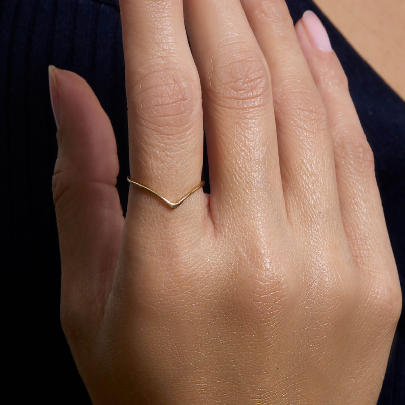 STONE AND STRAND Fine Gold V Ring outlook