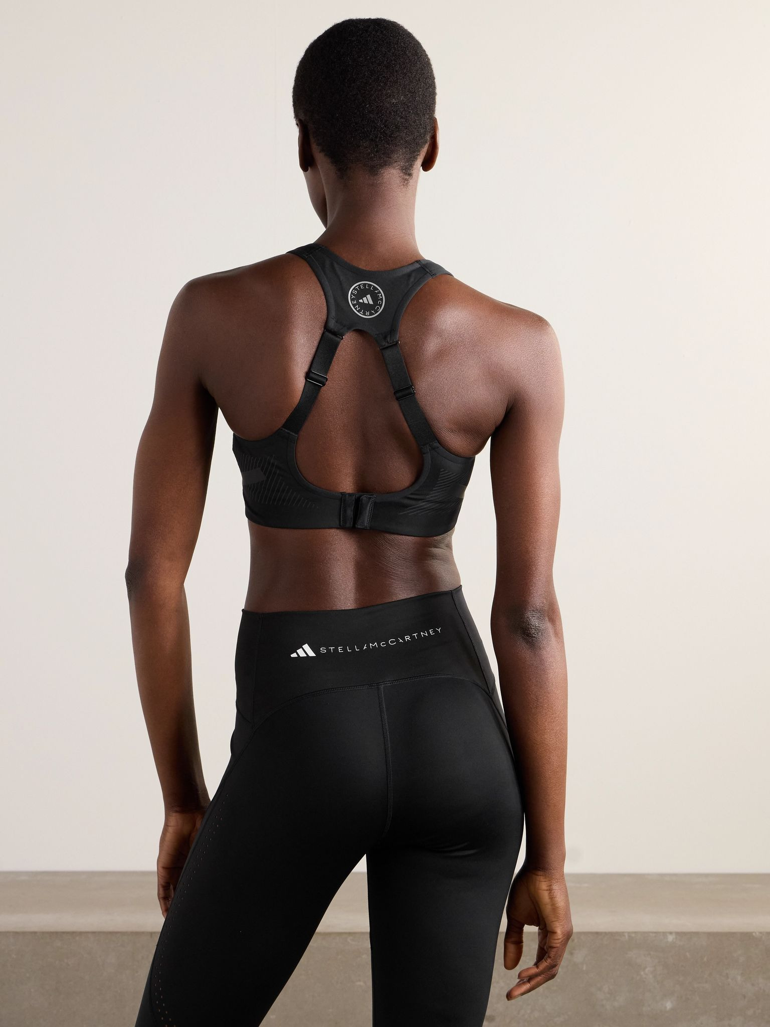 TruePace AEROREADY HEAT.RDY cutout stretch recycled sports bra Black - 3
