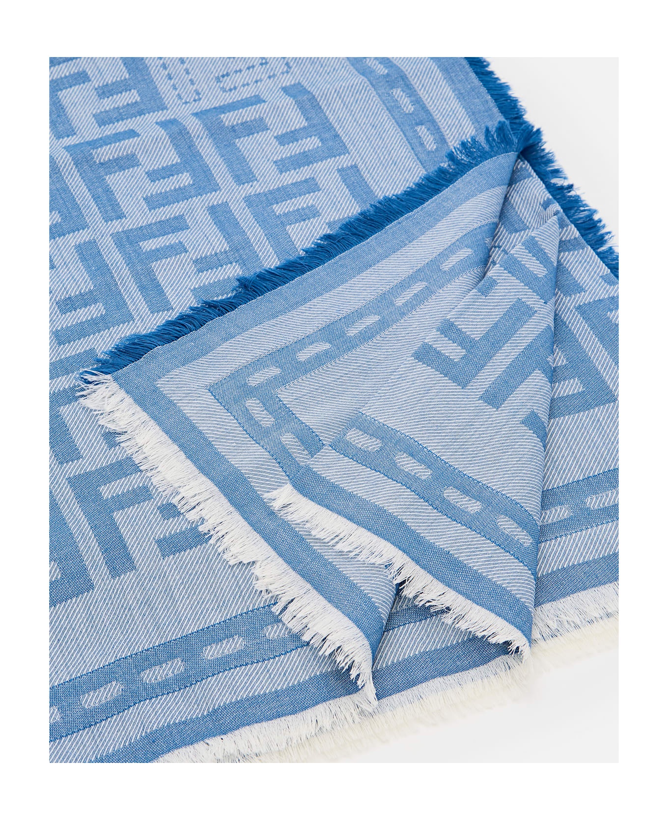 【送料&関税込】Fendi Printed Denim Shawl FENDI Printed Denim Shawl | italist | REVERSIBLE