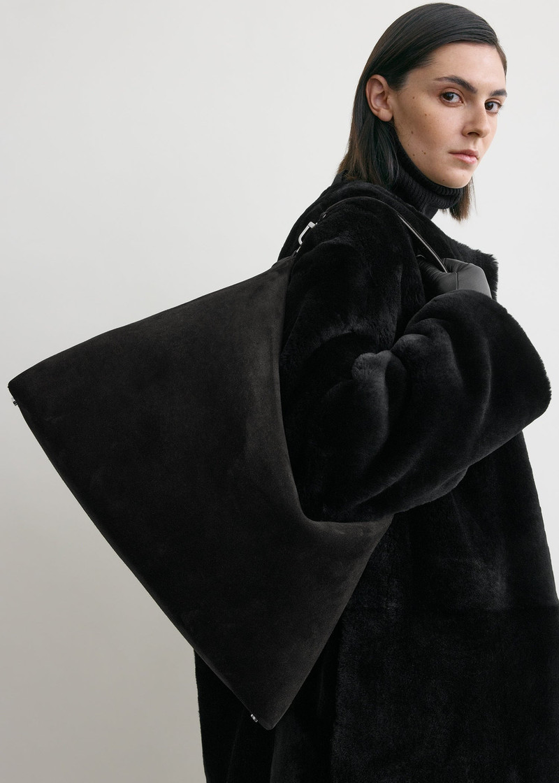 TOTEME Bevel suede bag black outlook