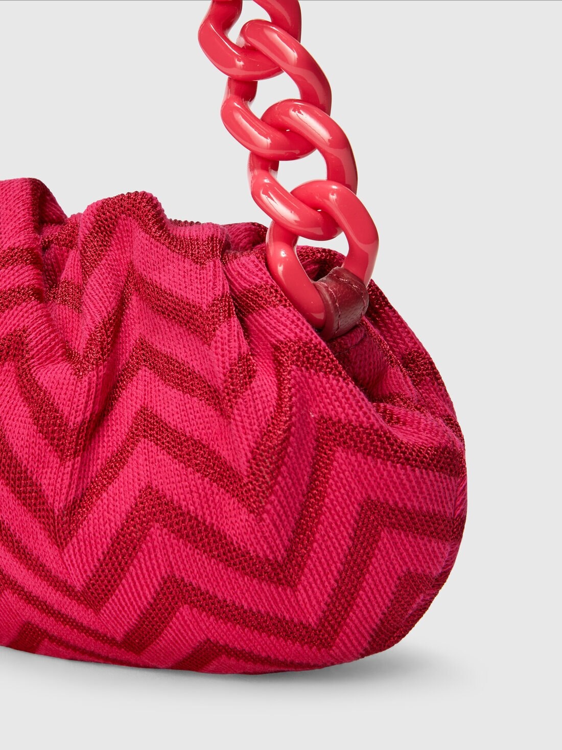 Zig zag cotton blend pouch with chain strap - 3