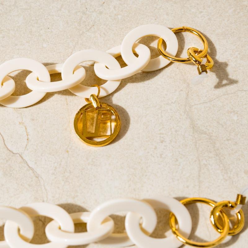 CREAM OVAL LINK ACETATE CHAIN 3