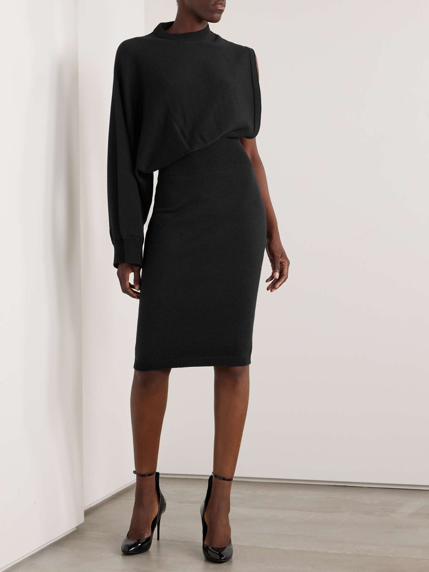 One-sleeve asymmetric knitted wool midi dress - 2