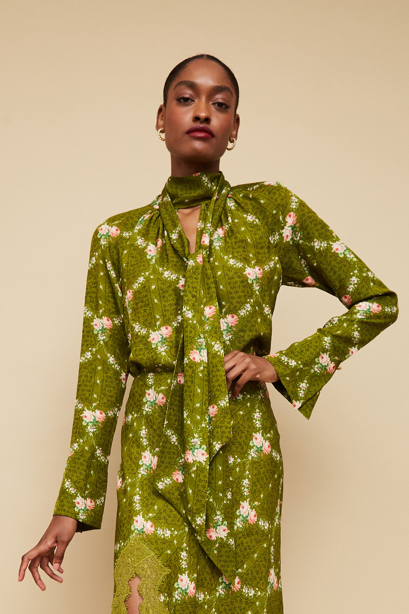 Sundance Top Breezy Printed Blouse with a Playful Bow and Timeless Elegance 4
