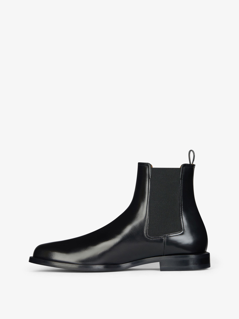 Givenchy CLASSIC CHELSEA BOOTS IN LEATHER outlook