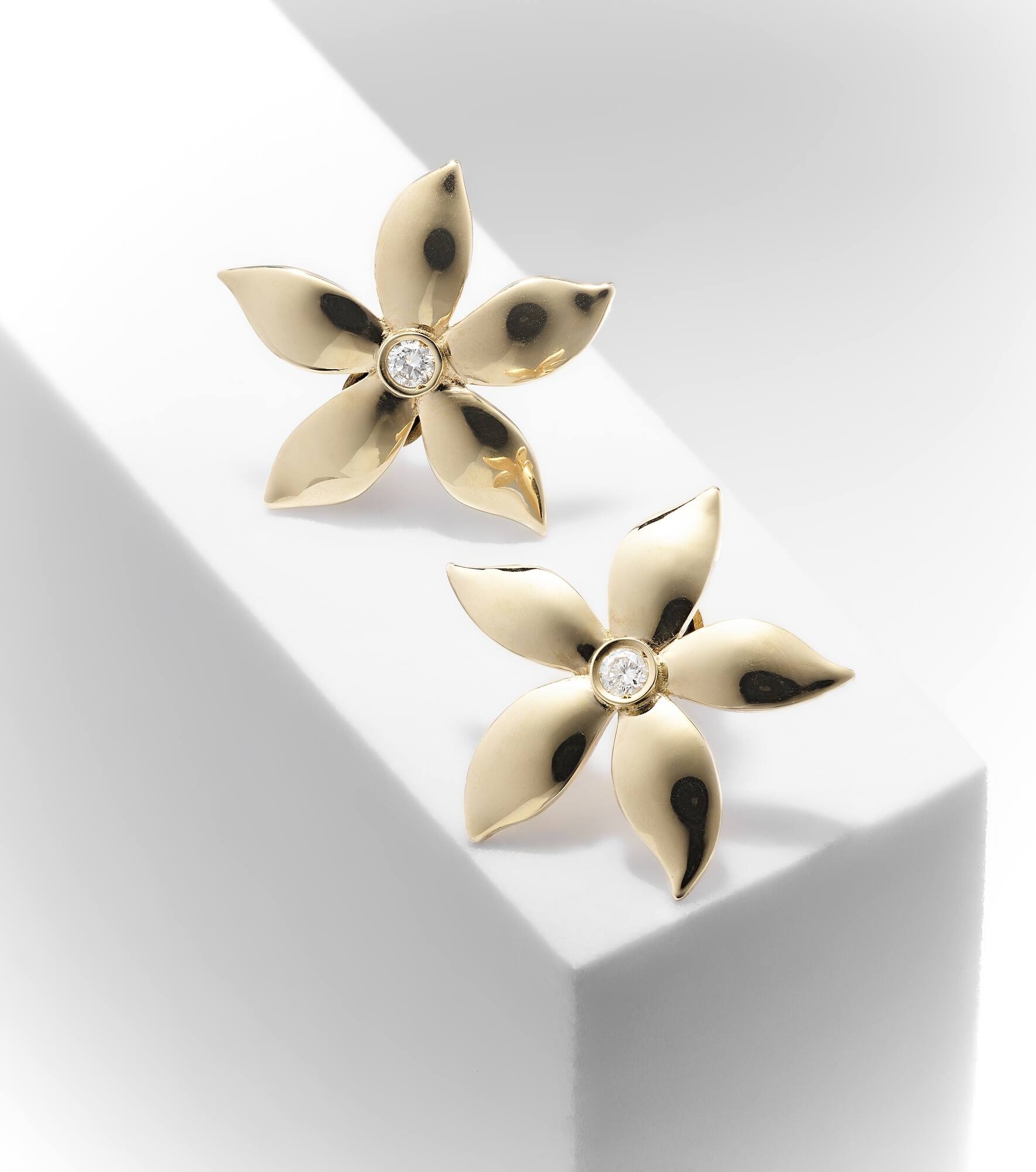 Waterfall Flower 18kt gold earrings with diamonds - 5
