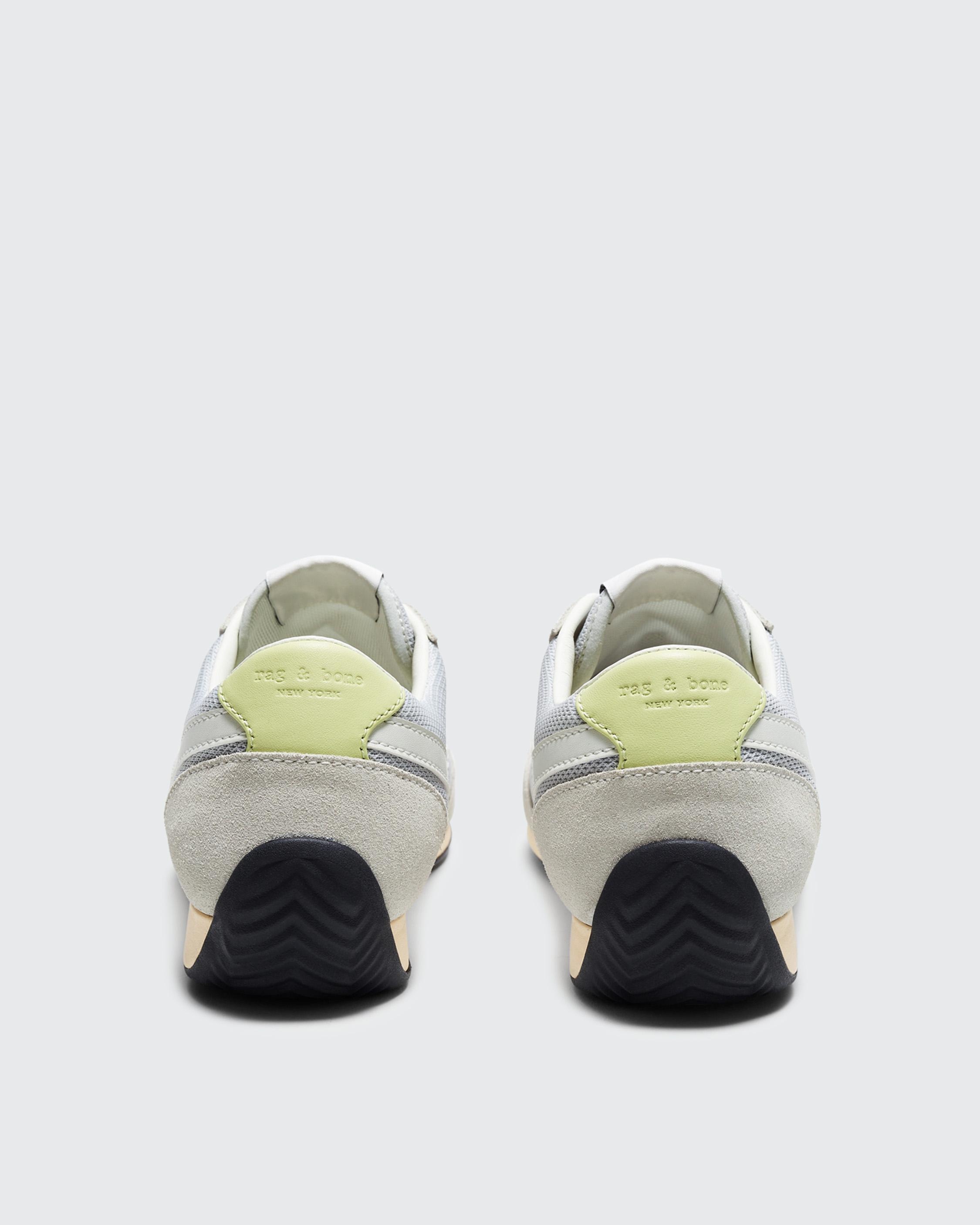 Retro Runner - Suede
Low Top Sneaker - 5