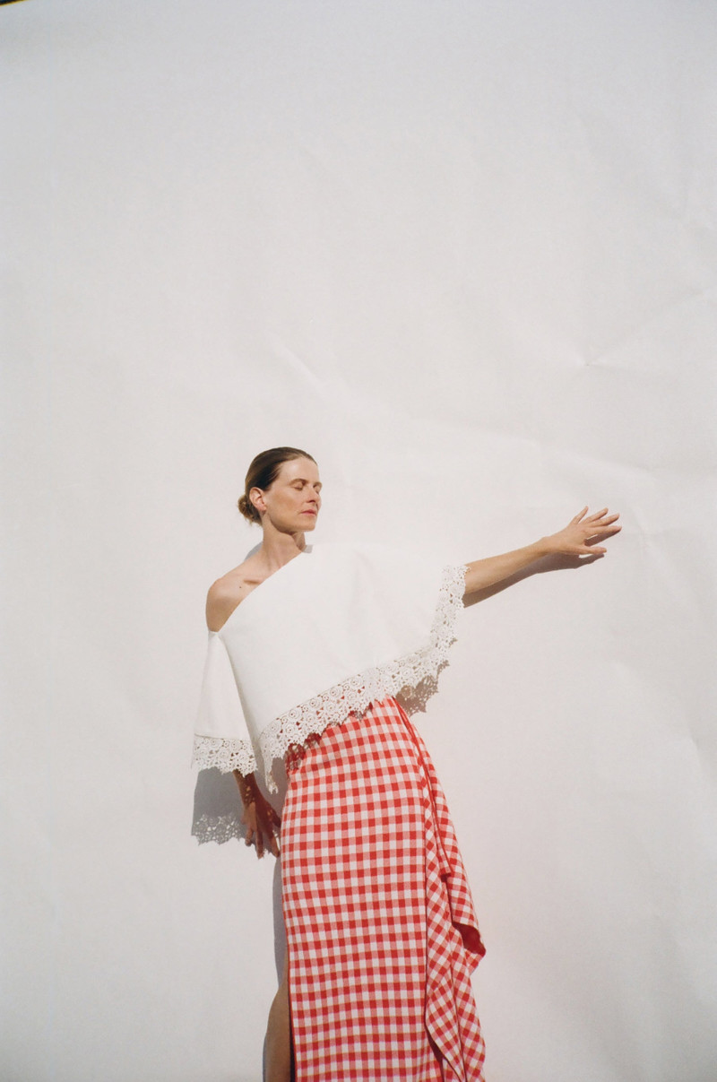 KNITTED FITTED MAXI SKIRT WITH SIDE PANEL RED WHITE GINGHAM 3
