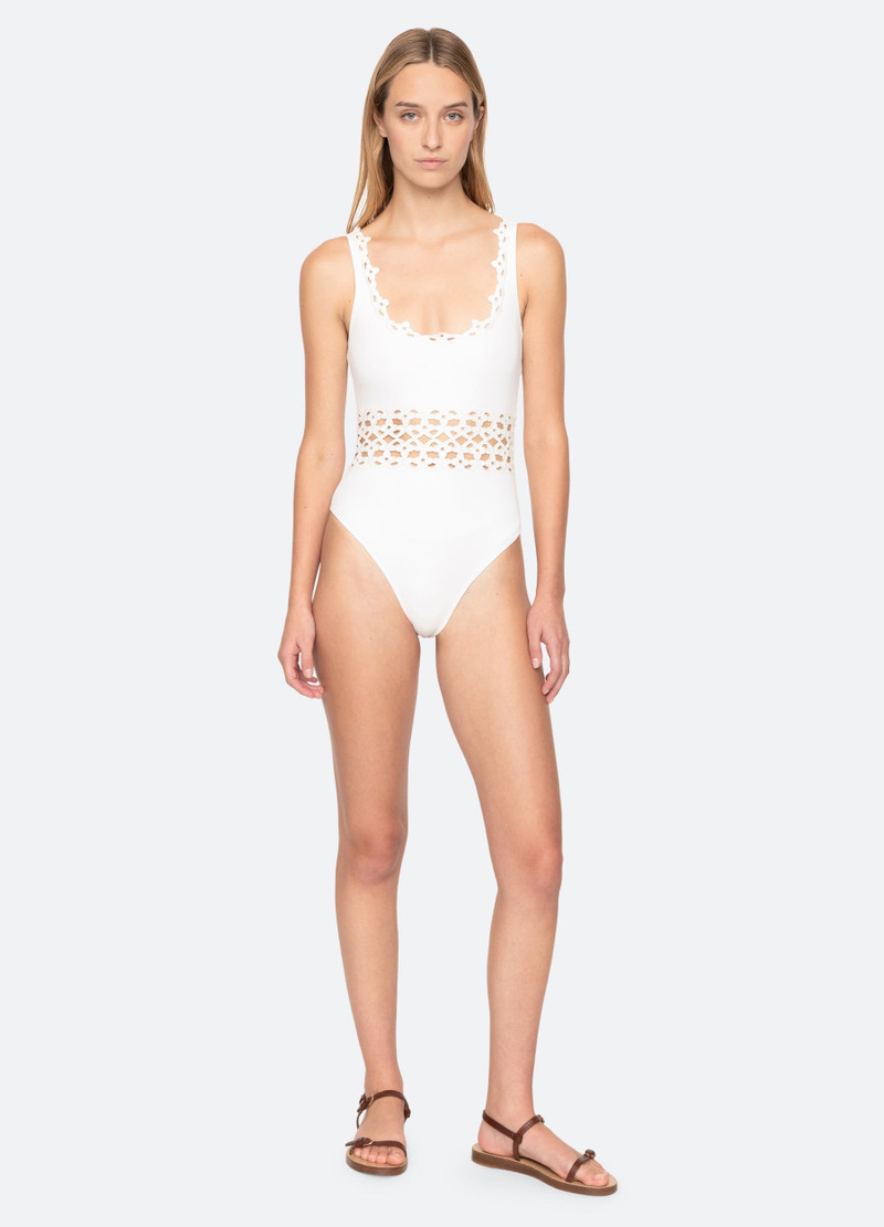 Leila One Piece 1
