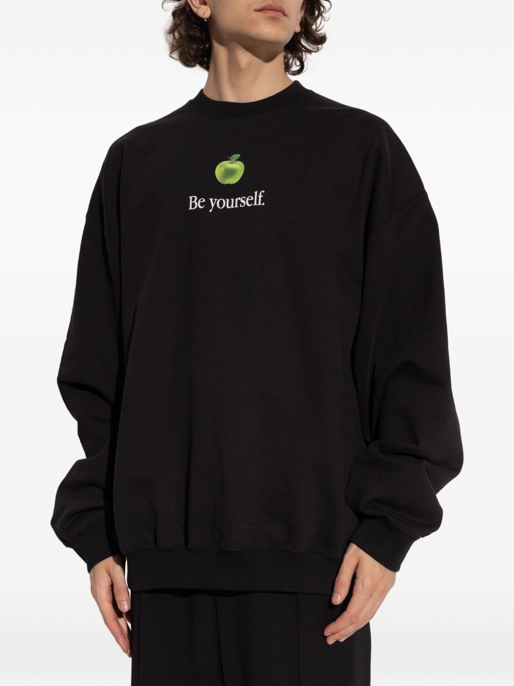apple-print sweatshirt - 3