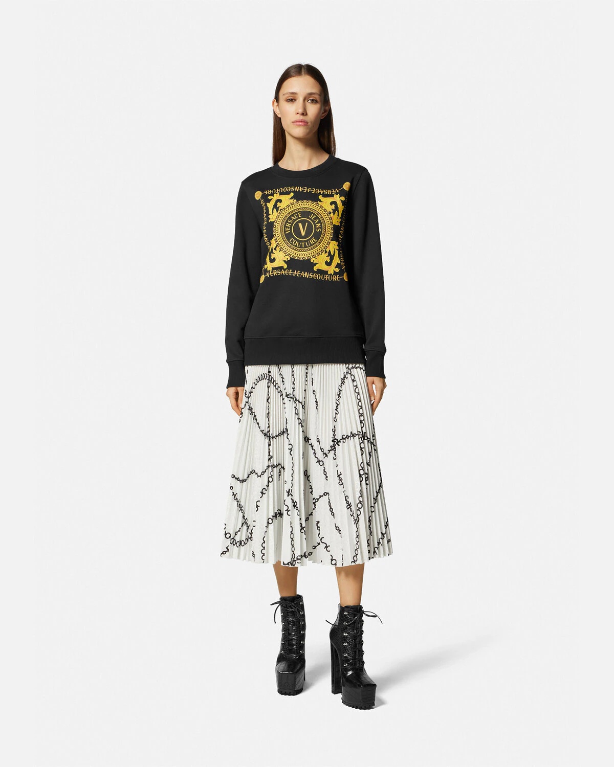 V-Emblem Chain Sweatshirt - 2