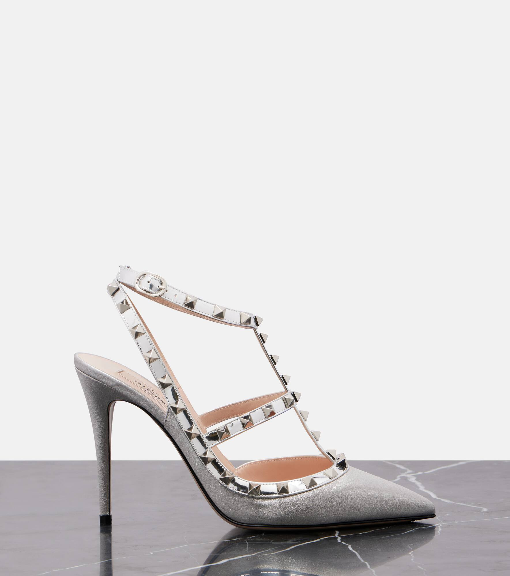 Rockstud 100 leather-trimmed glitter pumps - 4