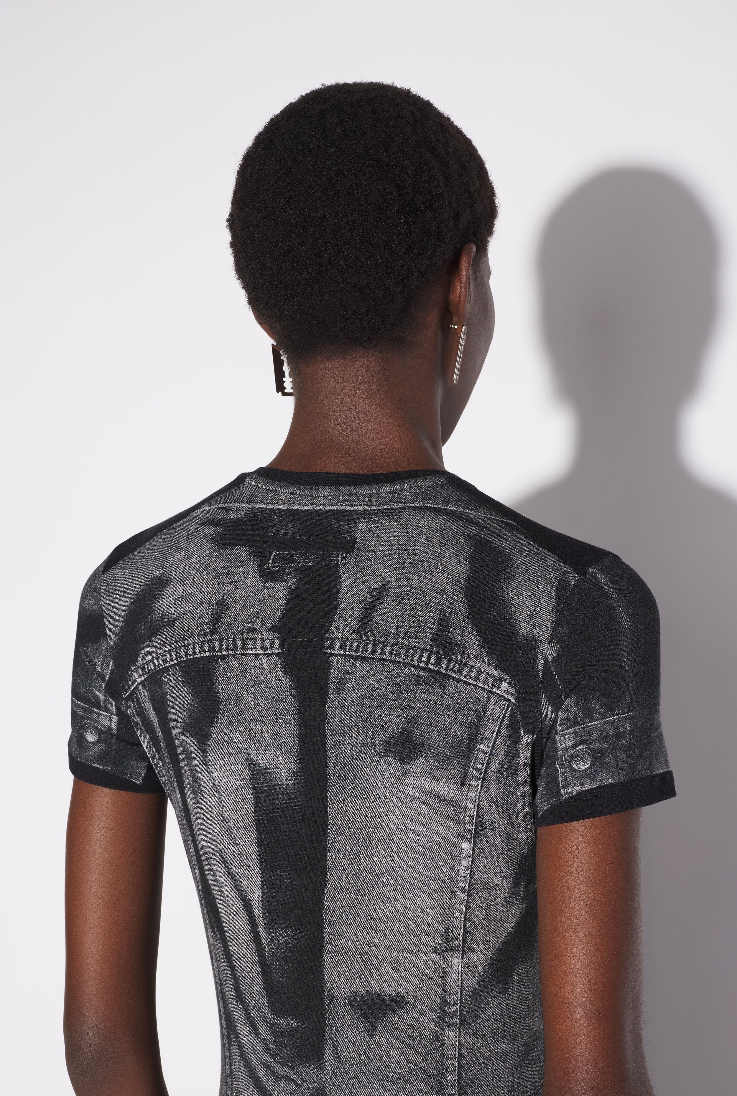 THE BLACK DENIM TROMPE L’OEIL T-SHIRT - 5