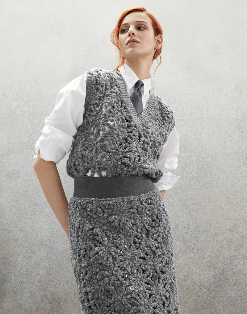Dazzling flowers embroidery skirt in techno virgin wool 3