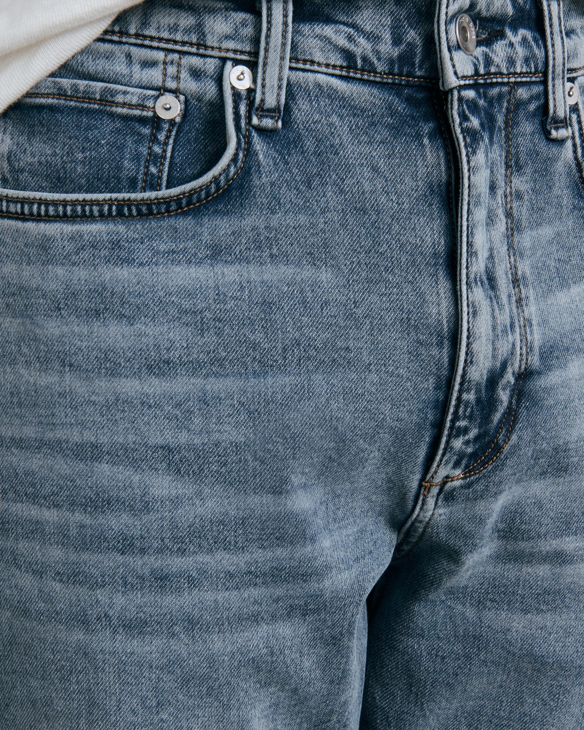 Fit 2 - Stevens
Slim Fit Light Indigo Action Loopback Jean - 5