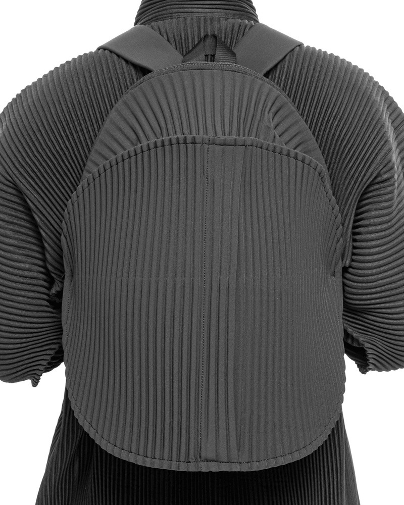 ISSEY MIYAKE Arc Bag Black (no.15) outlook
