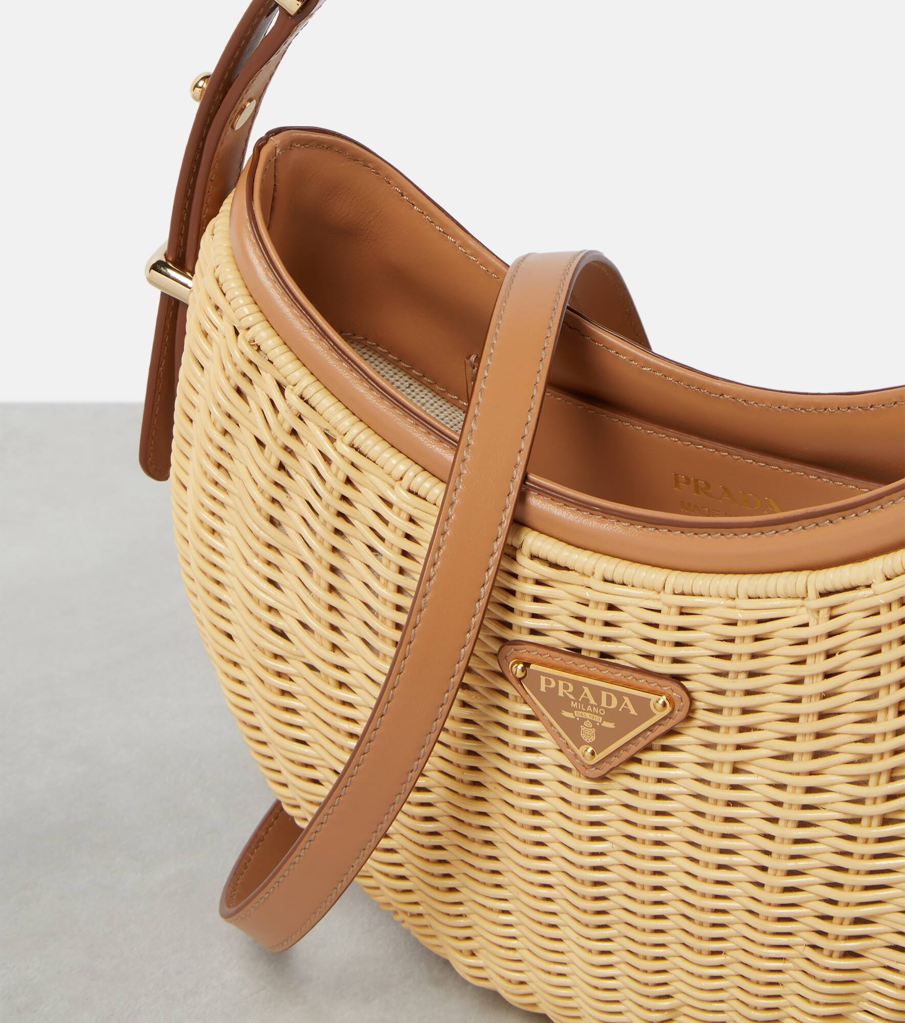 Arqué woven leather-trimmed shoulder bag - 3