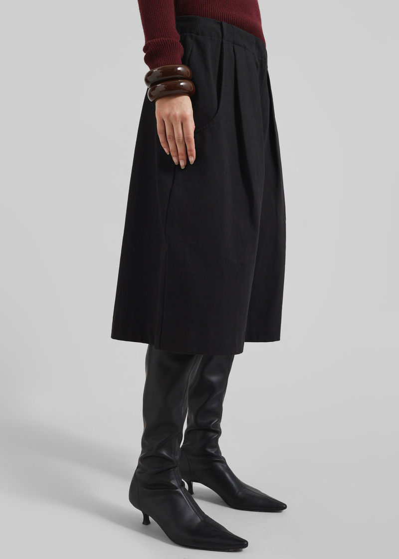 Cedar Bermuda Shorts - Black 6