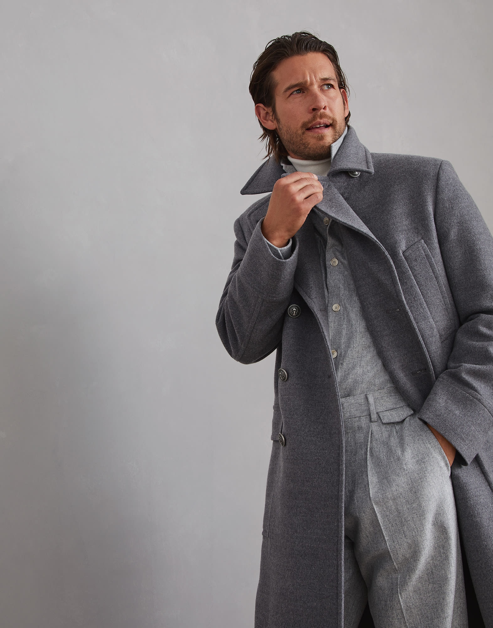 Wool double beaver cloth one-and-a-half-breasted coat with patch pockets and metal buttons - 4