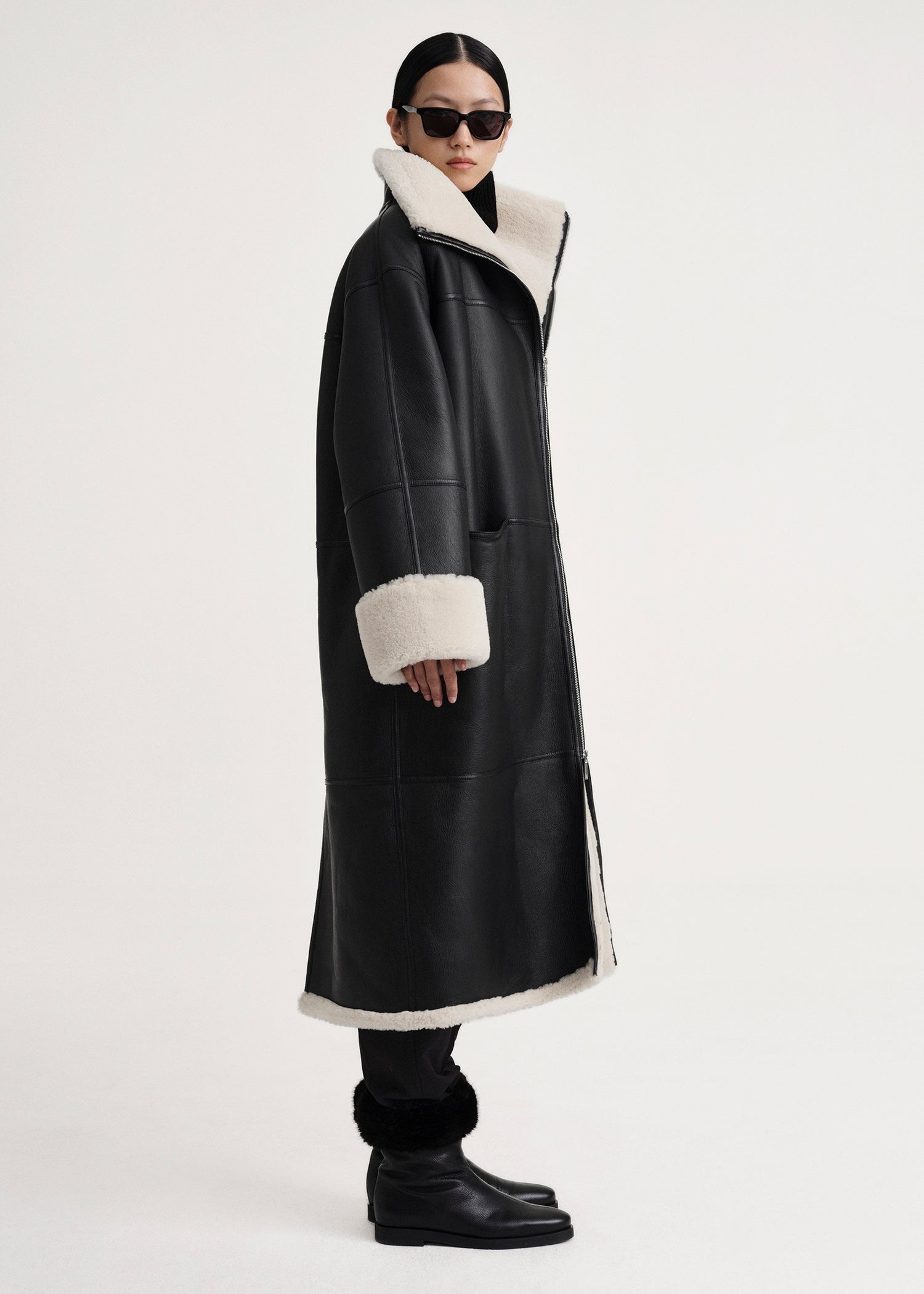 Signature shearling coat black/off-white - 3