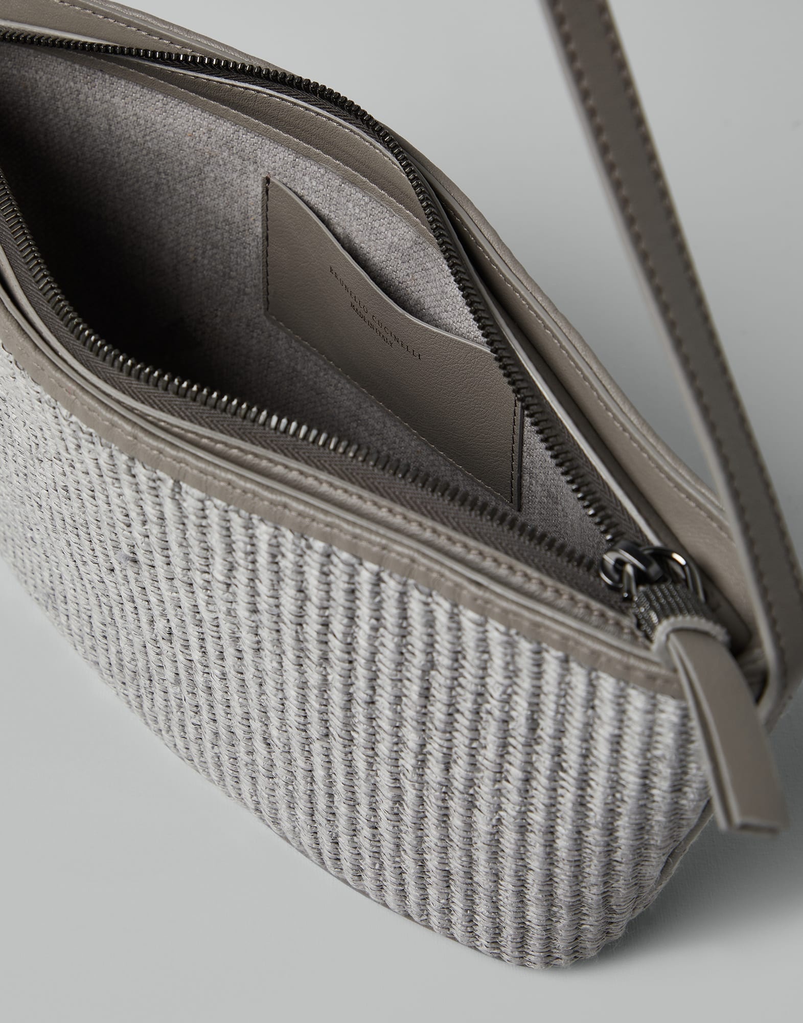 Techno cotton raffia bag with shiny zipper pull - 5