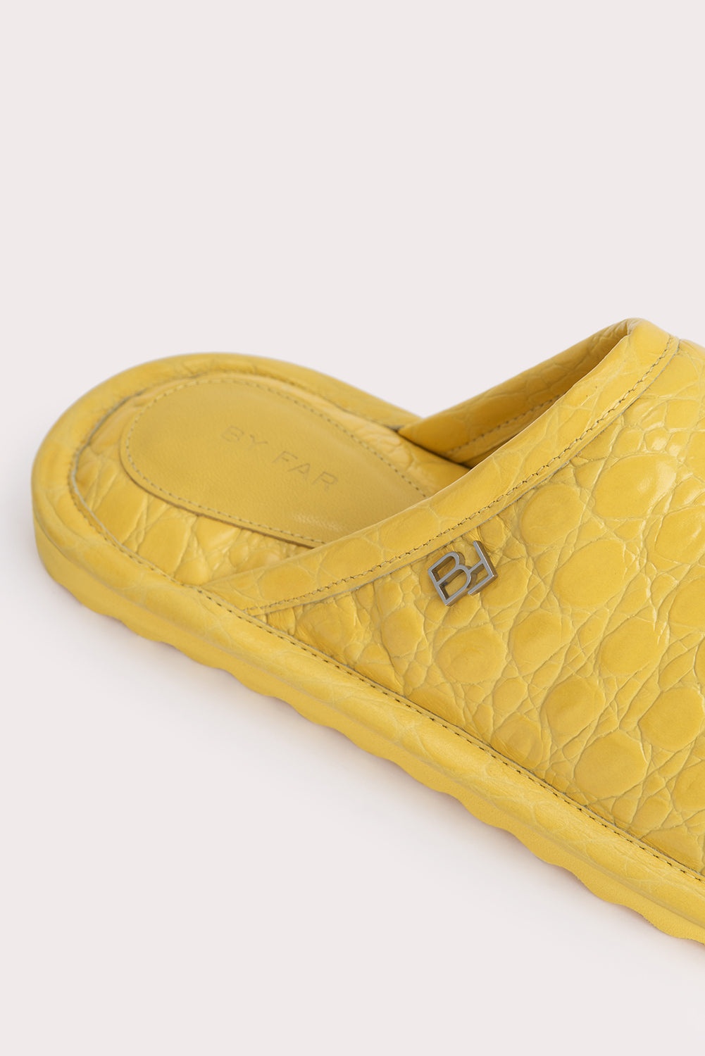 Ari Duckling Circular Croco Embossed Leather - 5