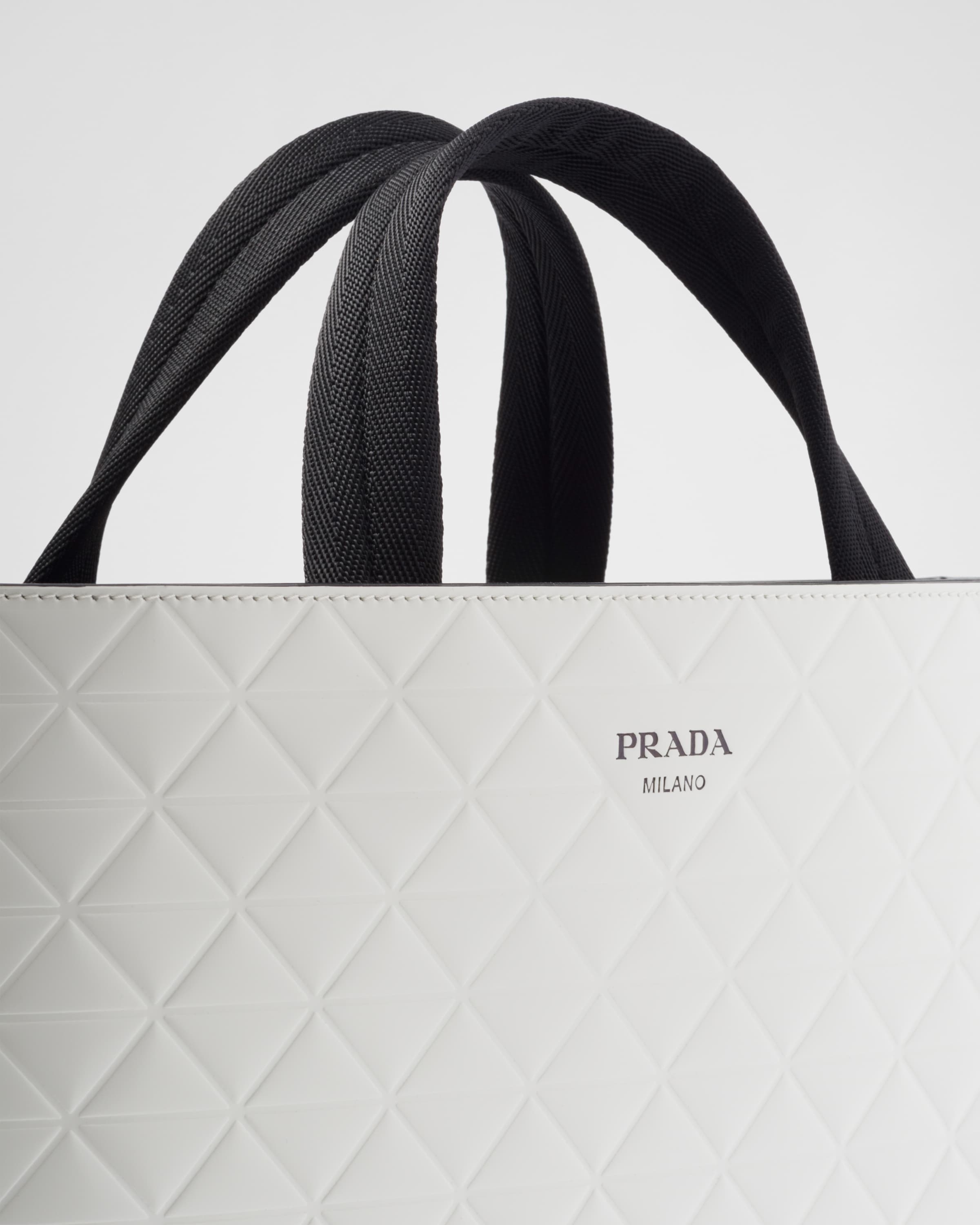 Brushed leather tote bag with water bottle - 5