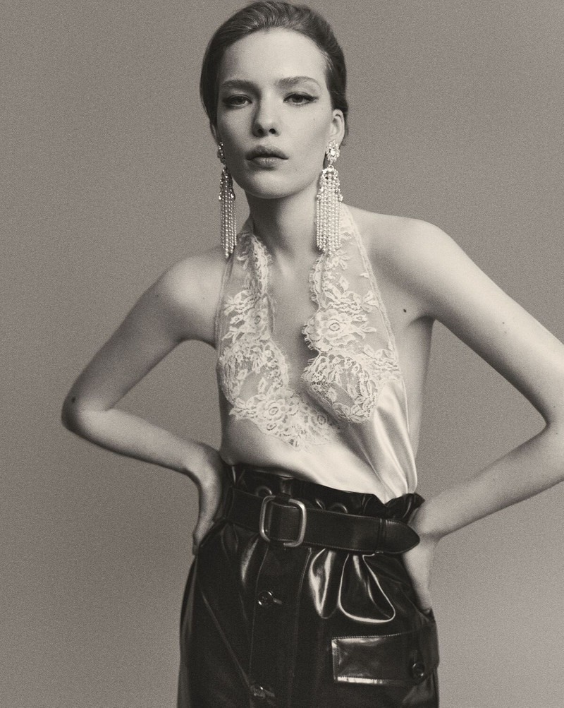 SAINT LAURENT OVAL WIDE BELT IN LEATHER outlook