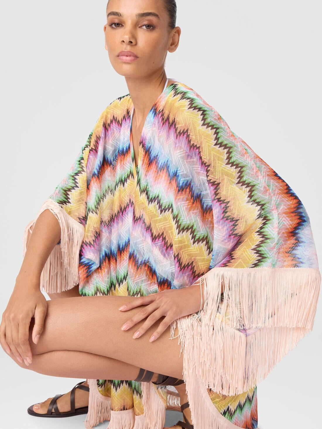 Short caftan with fringes and gradient stripe print - 4