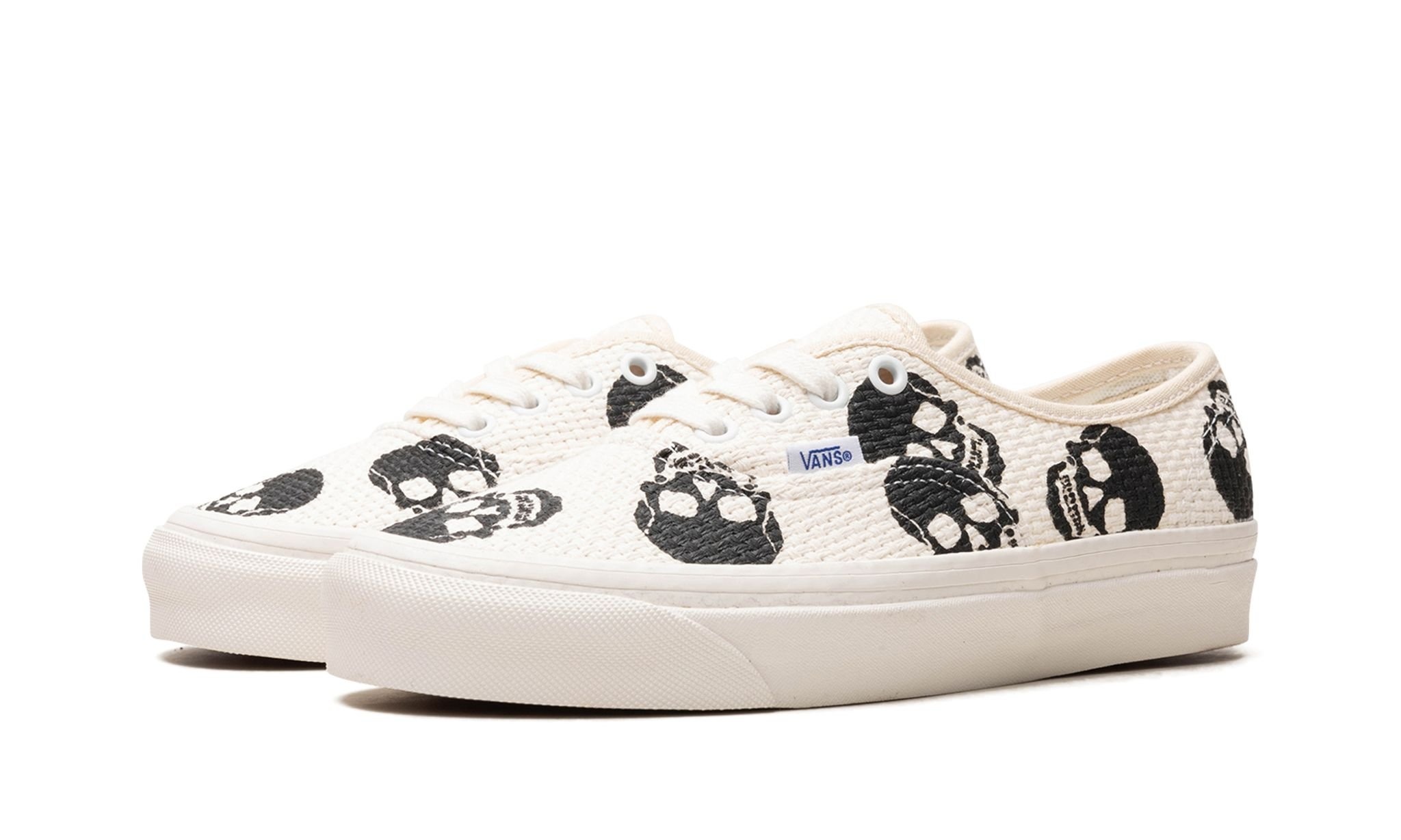 Needlepoint Authentic 44 DX "Skulls" - 2