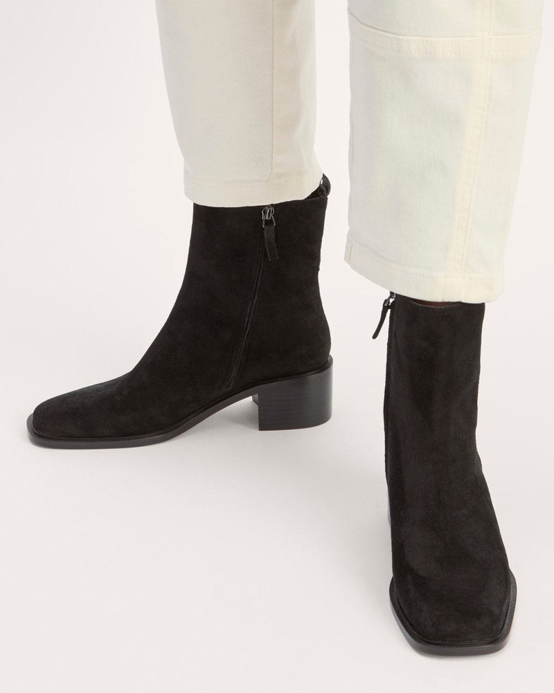 EVERLANE THE CITY BOOT outlook