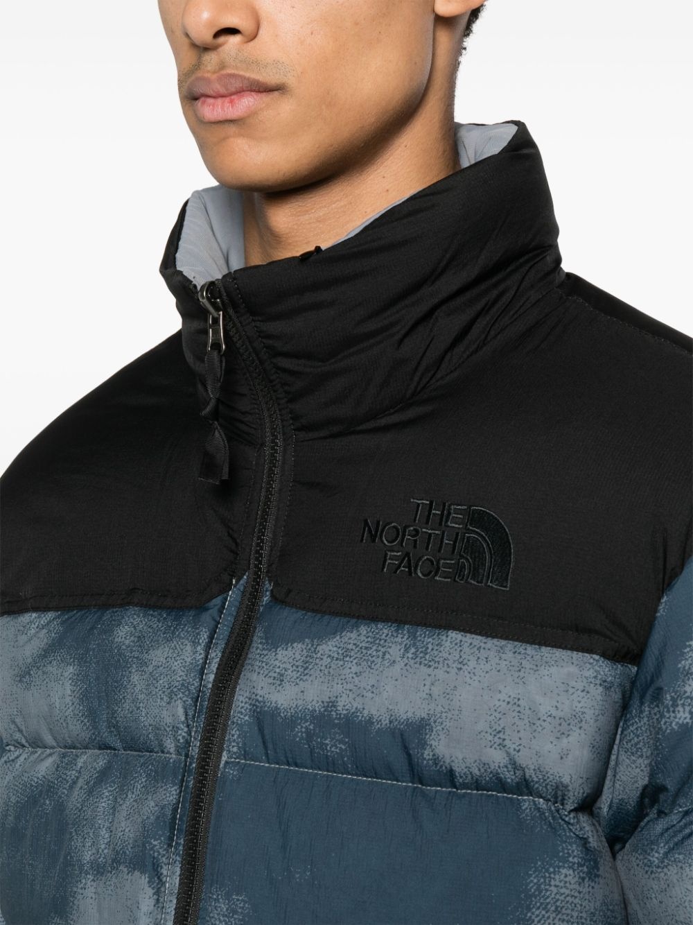 logo-embroidered puffer jacket - 5