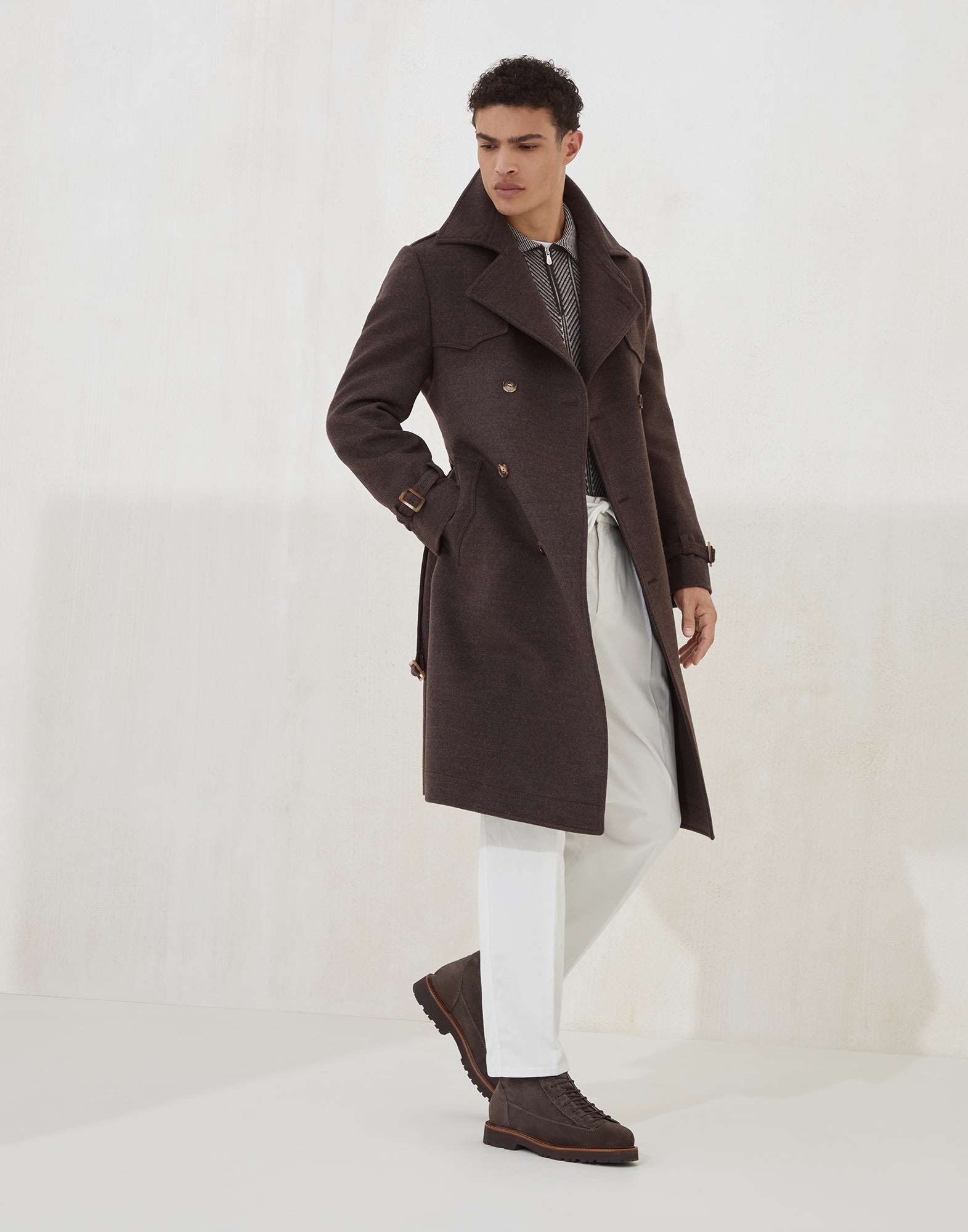 Garment-dyed leisure fit trousers in cotton narrow wale corduroy with drawstring and double pleats - 4