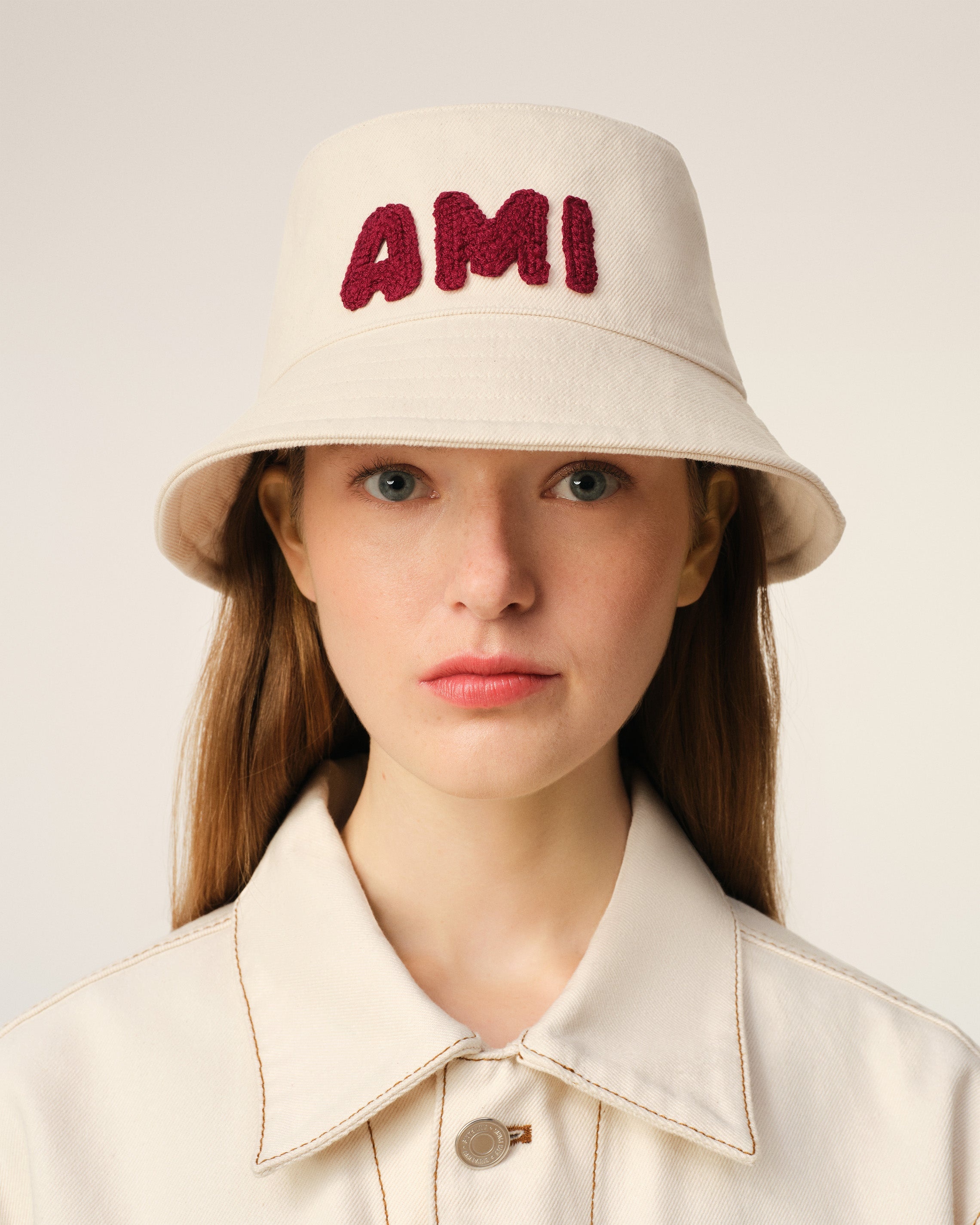 BEIGE COTTON AMI PARIS PATCH BUCKET HAT - 2