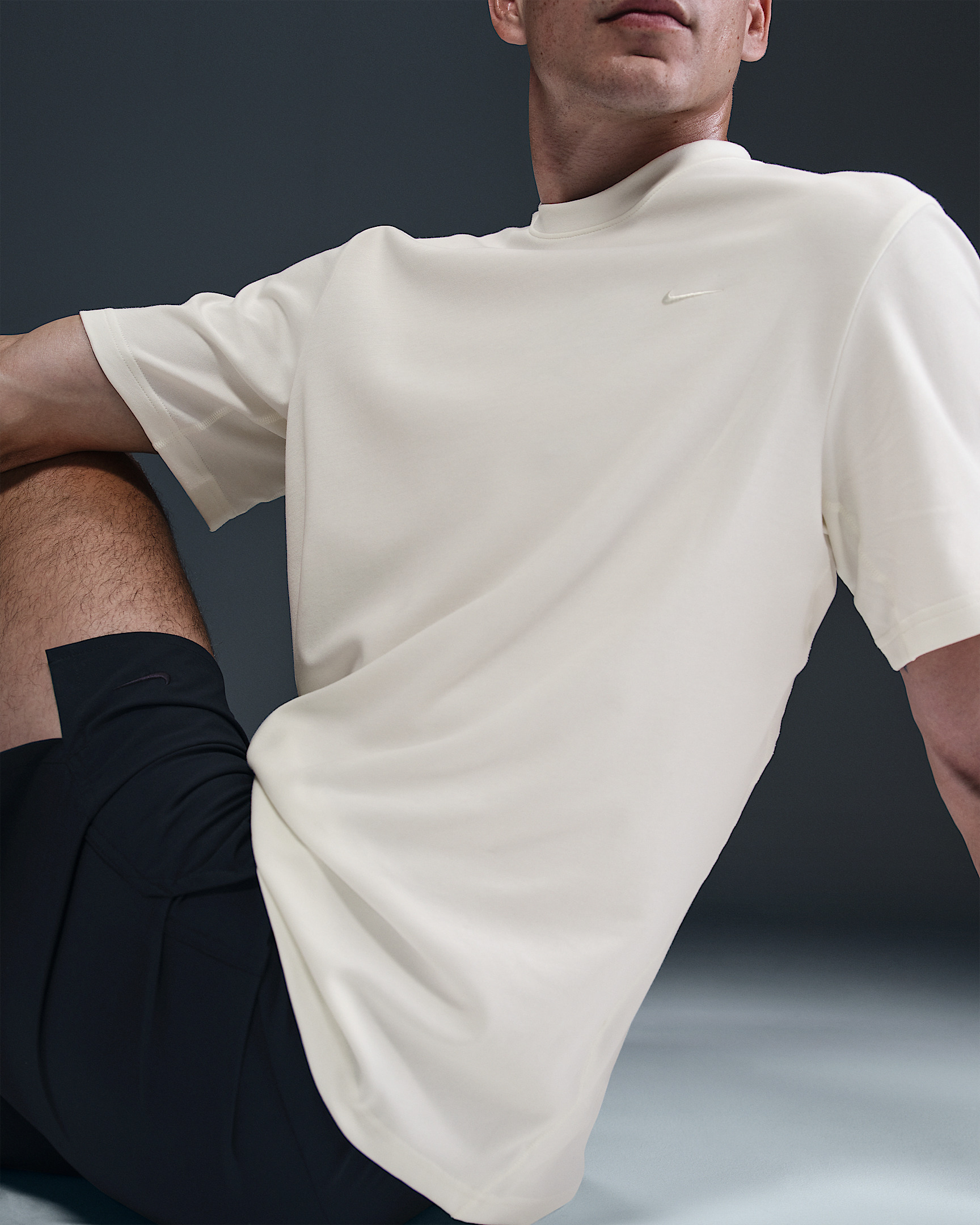 Nike Primary Men's Dri-FIT Short-Sleeve Versatile Top - 3