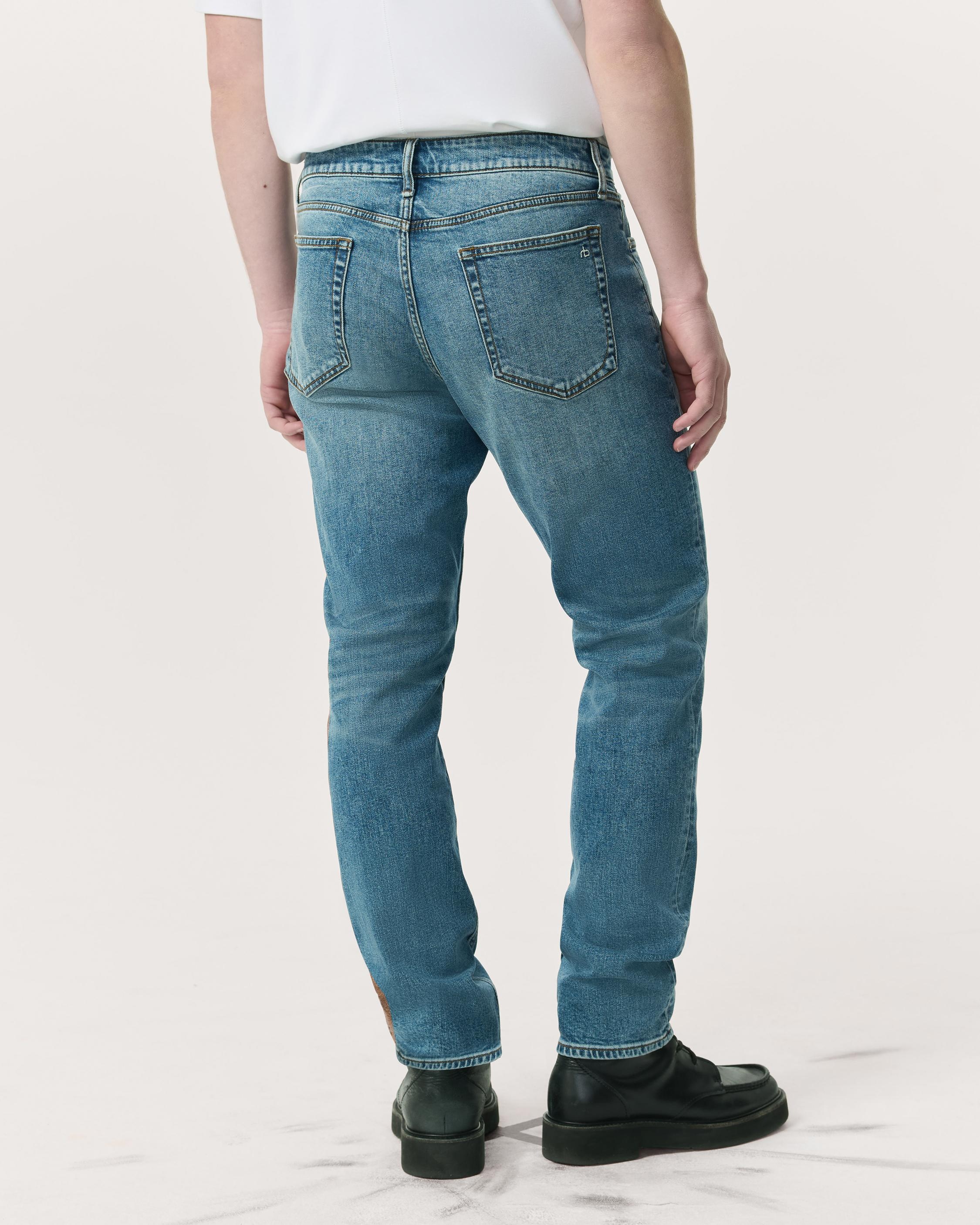 Fit 3 - Gordon
Athletic Fit Medium Indigo Authentic Stretch Jean - 5