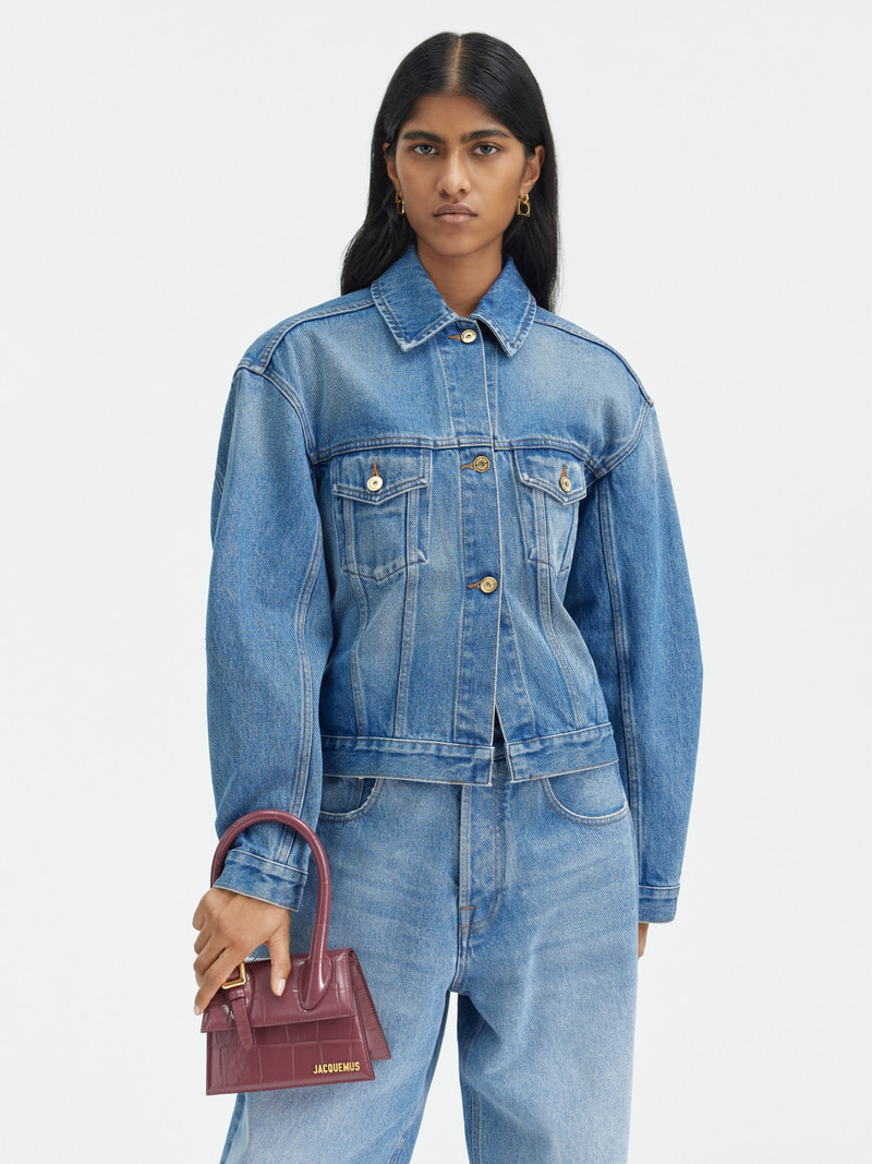 JACQUEMUS Le Chiquito moyen boucle outlook