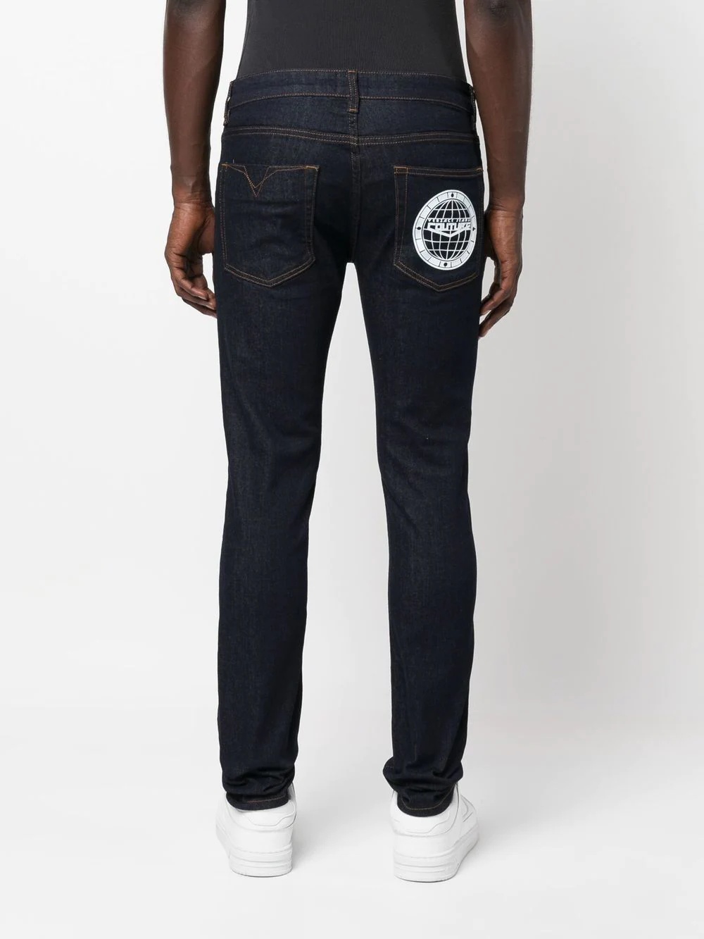 slim-cut logo-patch jeans - 4