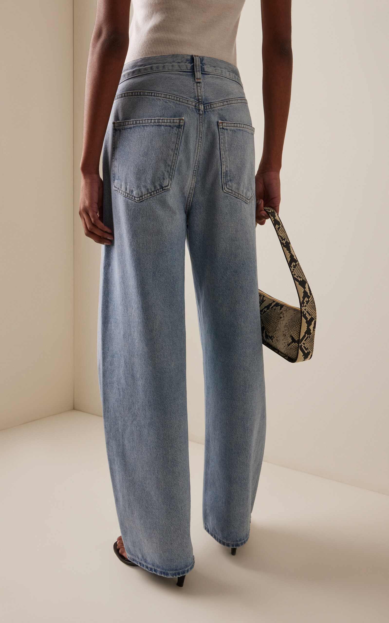 Low Curve Rigid Mid-Rise Tapered Jeans light wash - 4