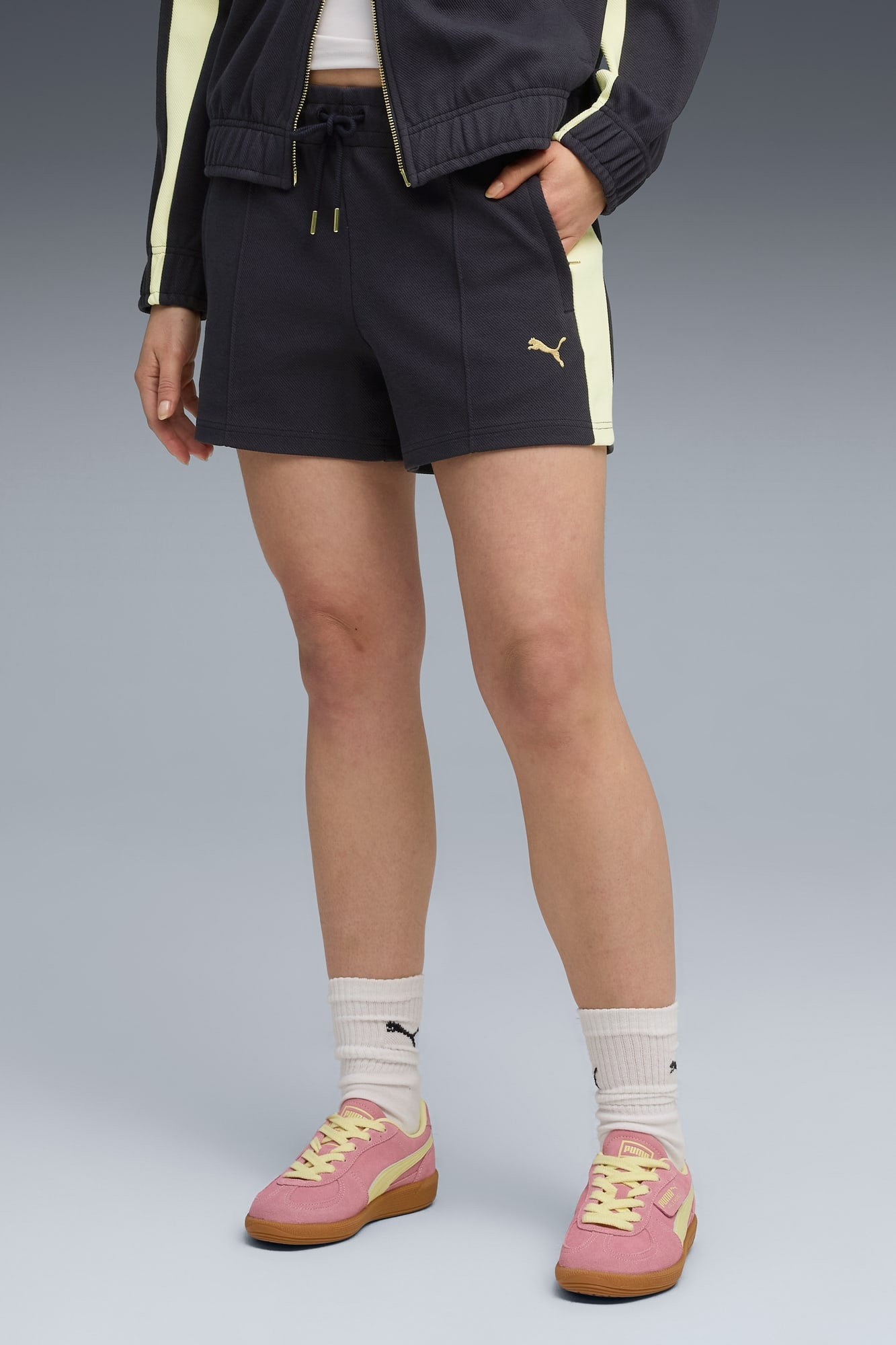 T7 Pintuck 4" Shorts Women - 3