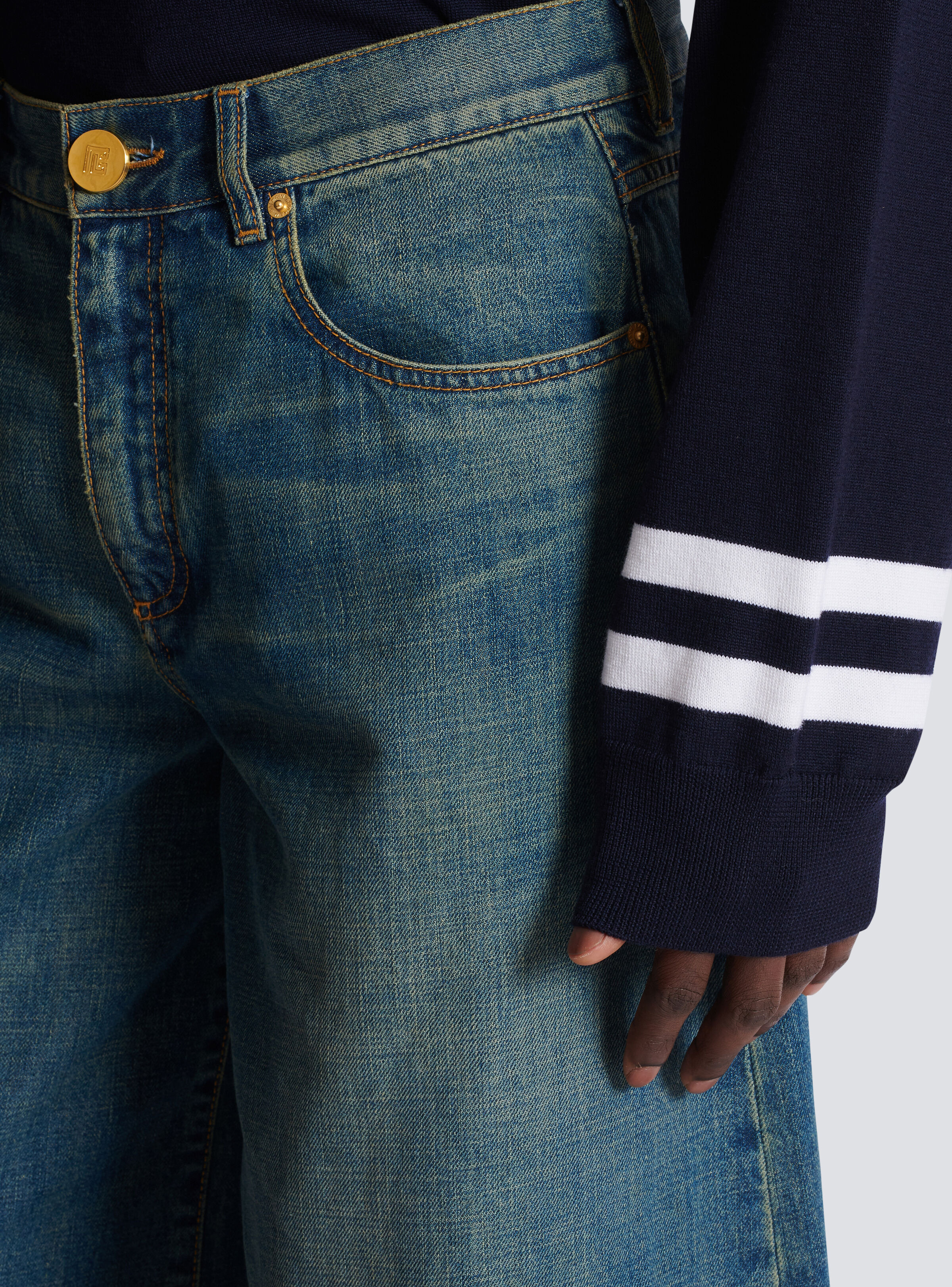 Wide-leg faded denim jeans - 7