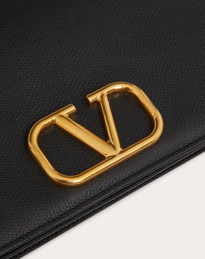 VLOGO SIGNATURE GRAINY CALFSKIN POUCH 2