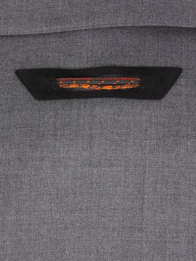 button-fastening shirt 4
