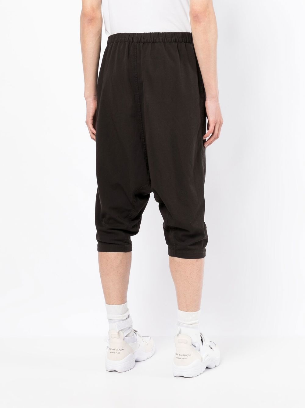 drop-crotch cropped trousers - 4