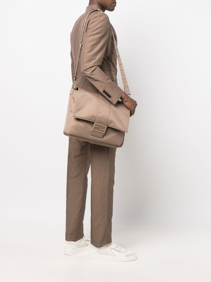 FENDI Baguette messenger bag outlook