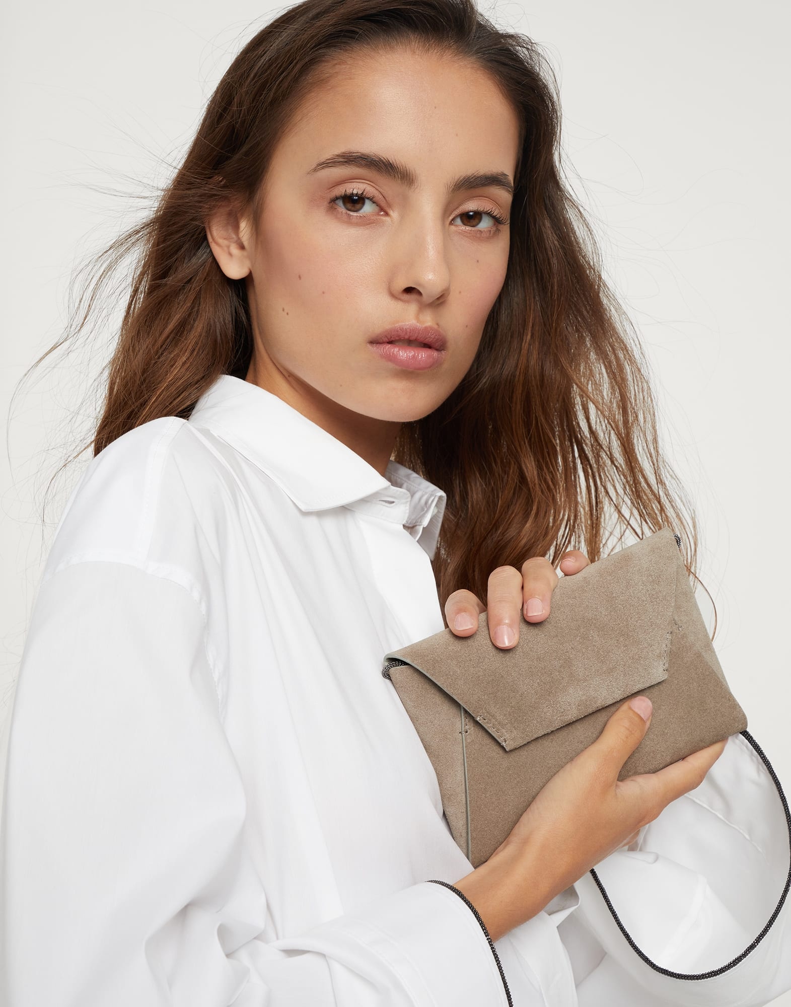 Suede envelope bag with precious chain - 4