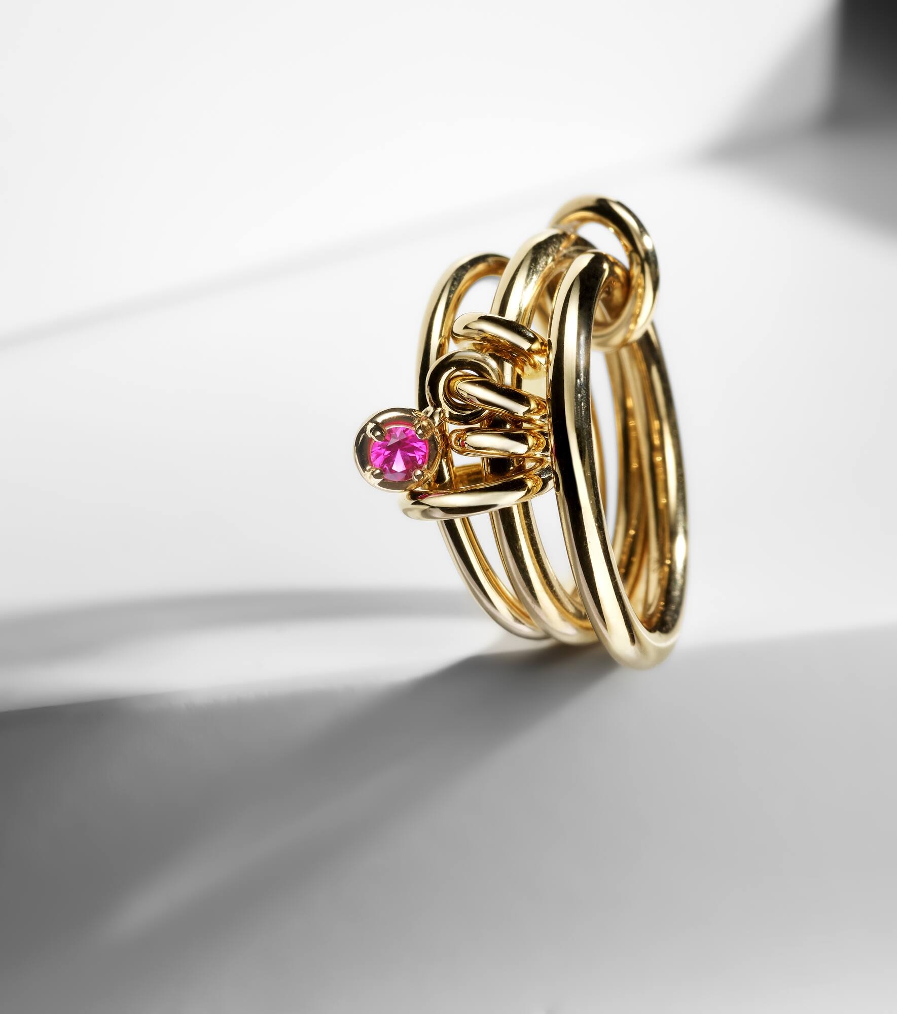 Piera 18kt gold linked rings with sapphire - 5