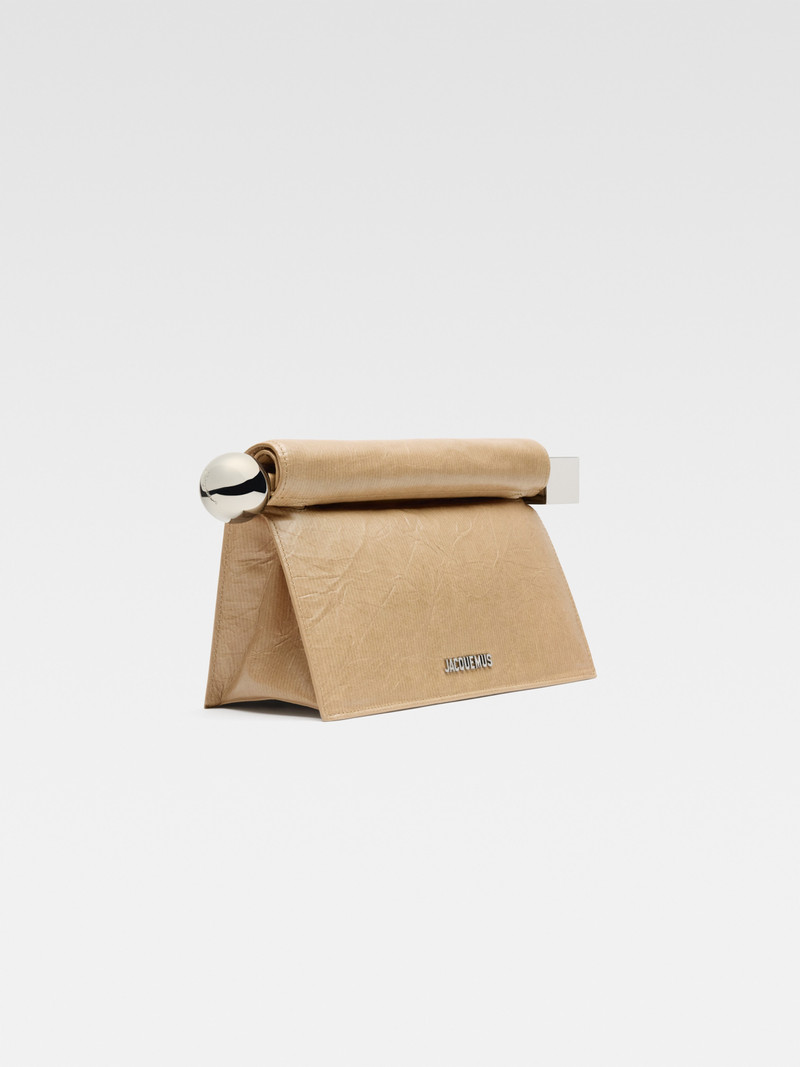 JACQUEMUS The Rond Carré clutch outlook