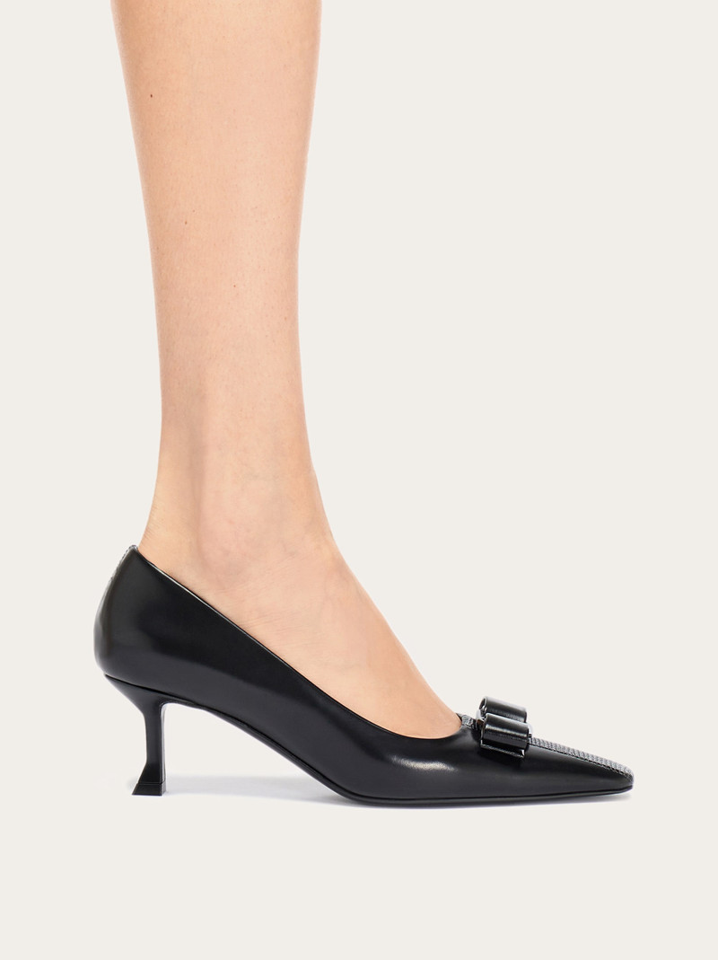 FERRAGAMO Vara bow pump outlook