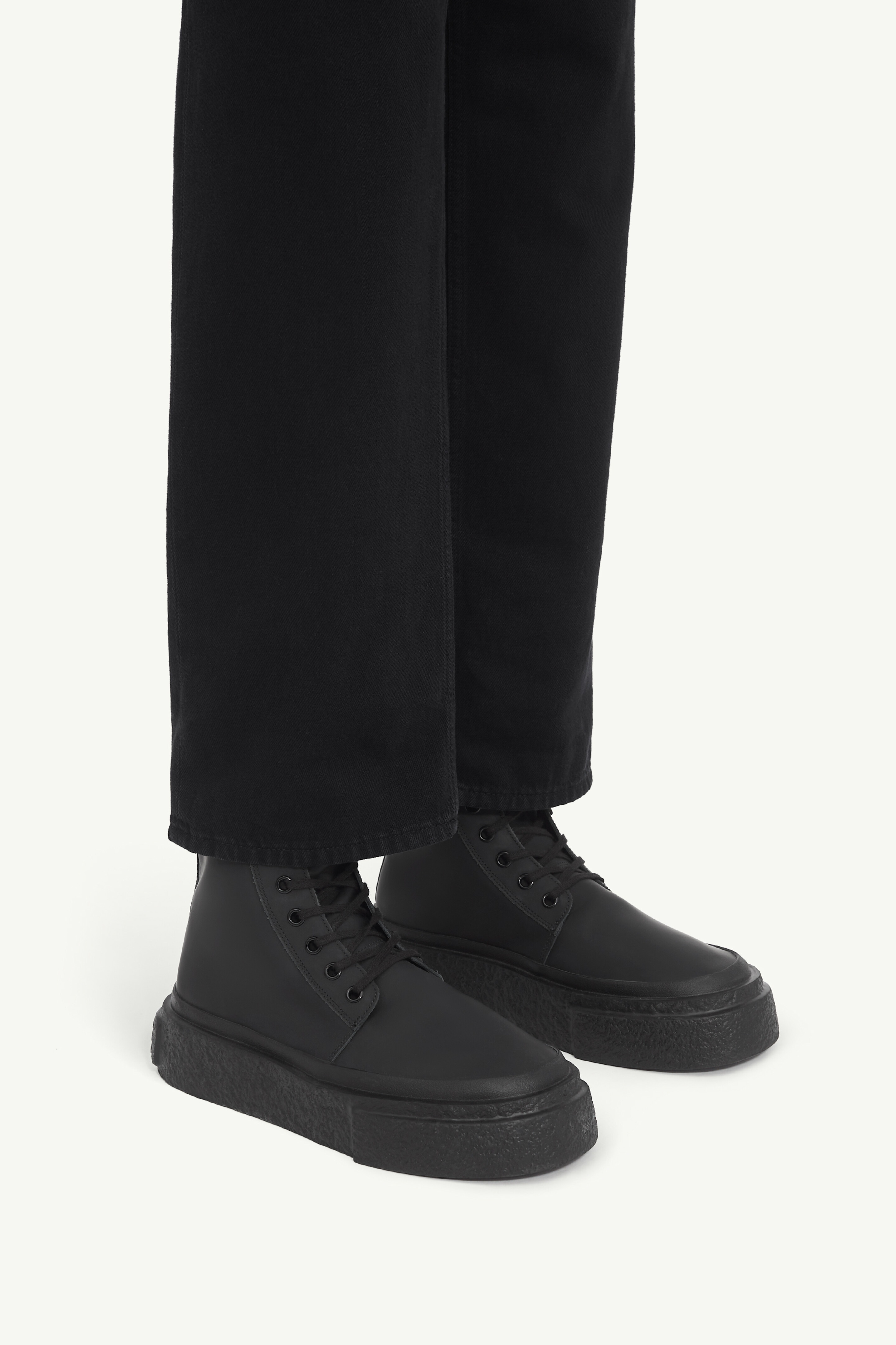 Lace-up Leather Sneakers - 6